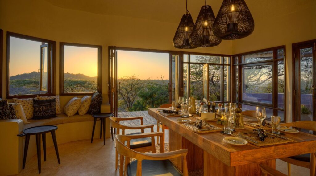 Ol’ Lentille Lodge dining