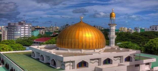 Majestic Islamic architecture of Grand Friday Mosque with serene spiritual atmosphere – Adequate Safaris
